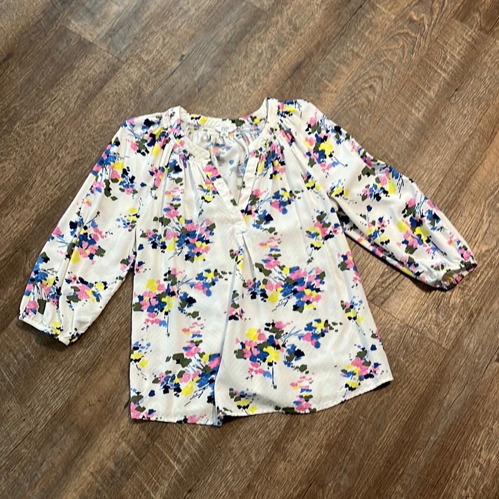 Size Large quarter sleeve blouse